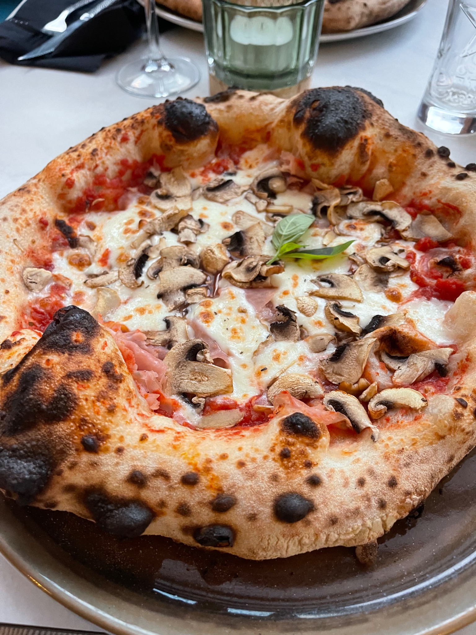 Internationale Küche und Pizza